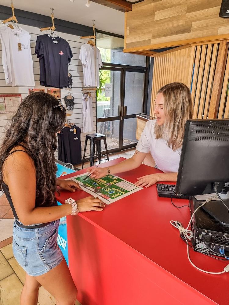 Nomads Airlie Beach (Adults Only) Exteriör bild